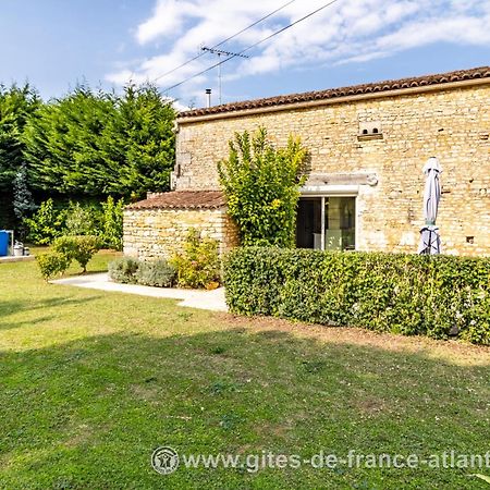 Gite " Les Tourterelles" Thaims Exterior foto