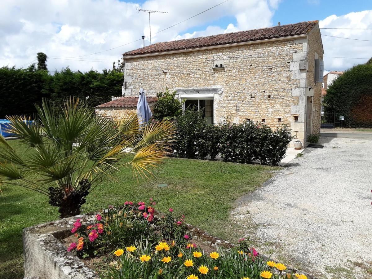 Gite " Les Tourterelles" Thaims Exterior foto