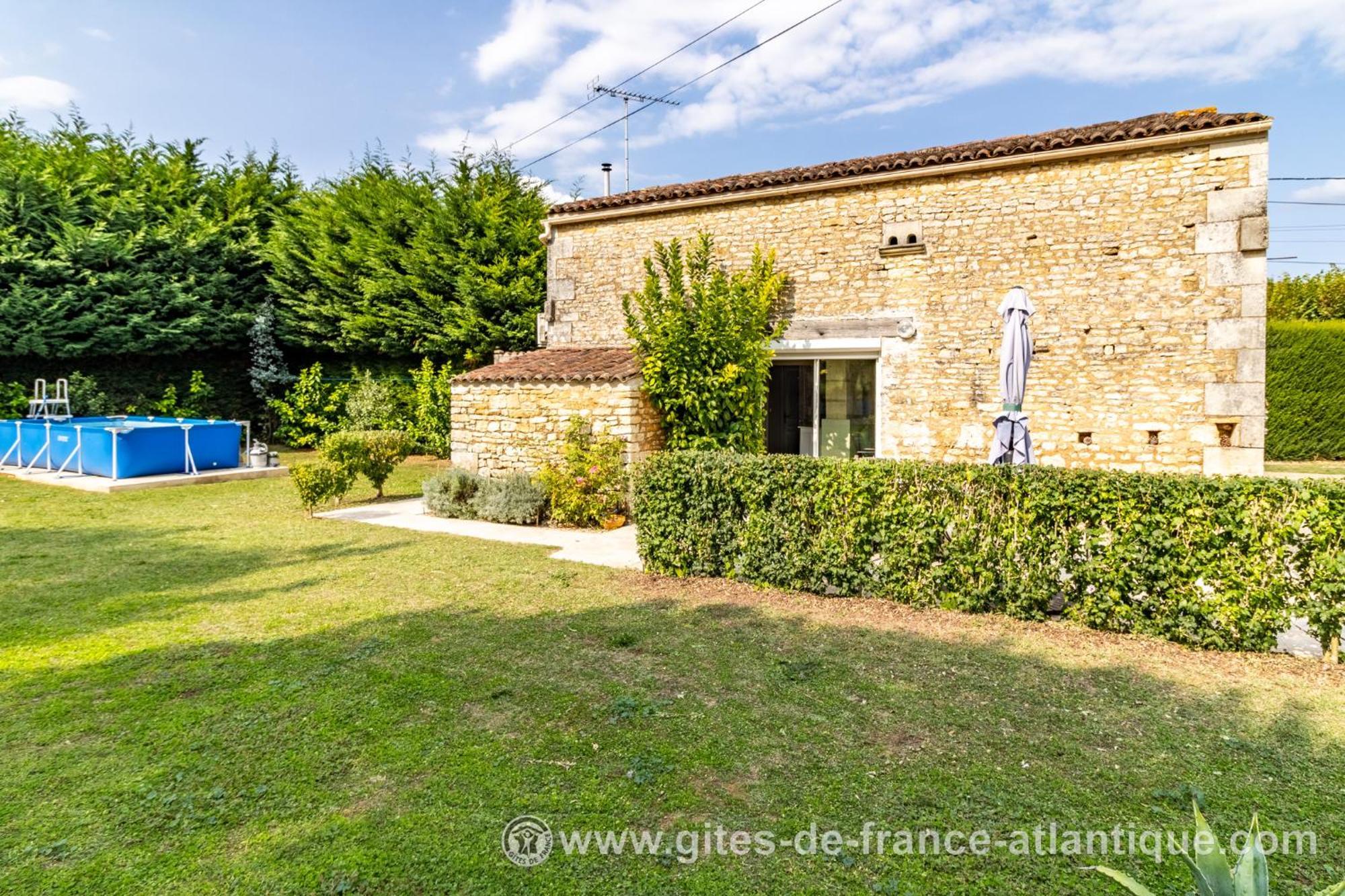 Gite " Les Tourterelles" Thaims Exterior foto