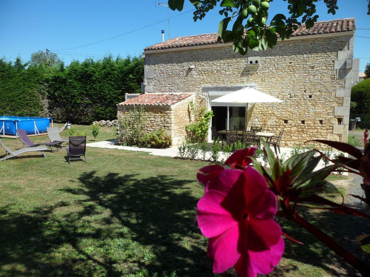 Gite " Les Tourterelles" Thaims Exterior foto
