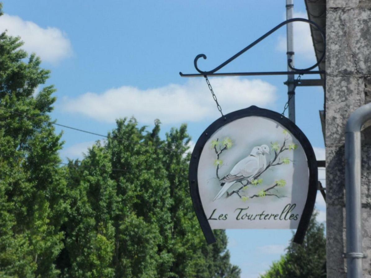 Gite " Les Tourterelles" Thaims Exterior foto